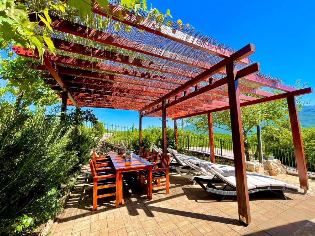 Villa Sagosde With Swimming Pool And Mini Golf Zagvozd Exterior photo