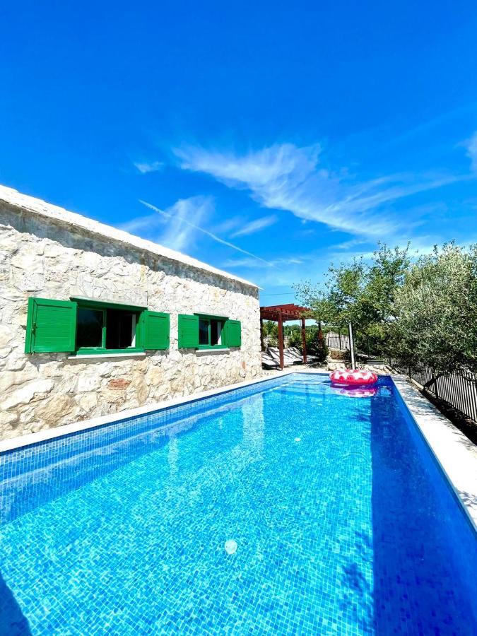 Villa Sagosde With Swimming Pool And Mini Golf Zagvozd Exterior photo